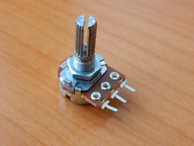 Резистор переменный 3-pin B250K d=16mm L=20mm моно с рифлением (№1)