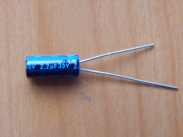 2.2mkF 35v 105C Jamicon TK