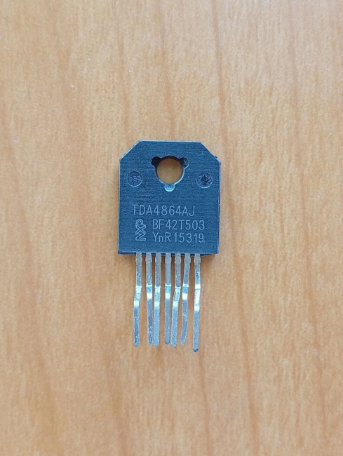 TDA4864AJ
